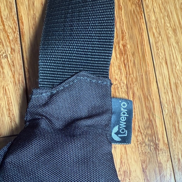 Lowepro Black Camera Sling Bag - Picture 2 of 5